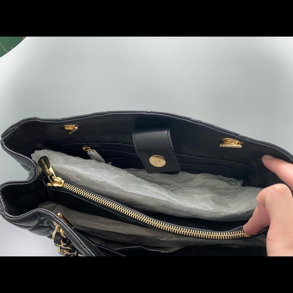 MICHAEL KORS - Susannah Black Leather Quilted Tote - Picture 7 of 10